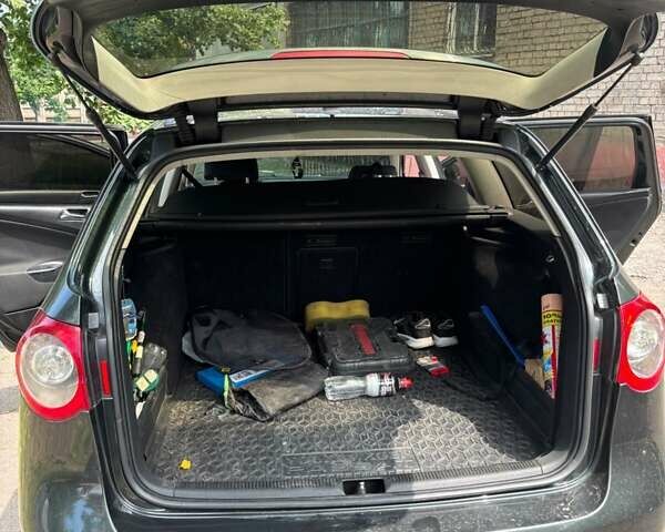 Зеленый Фольксваген Пассат, объемом двигателя 2 л и пробегом 235 тыс. км за 6000 $, фото 2 на Automoto.ua