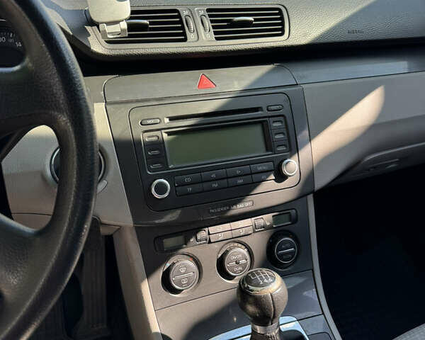 Зеленый Фольксваген Пассат, объемом двигателя 1.6 л и пробегом 194 тыс. км за 6500 $, фото 16 на Automoto.ua