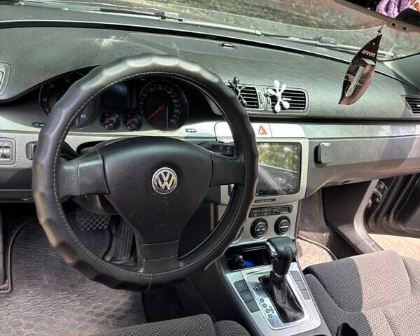 Зеленый Фольксваген Пассат, объемом двигателя 2 л и пробегом 235 тыс. км за 6000 $, фото 4 на Automoto.ua