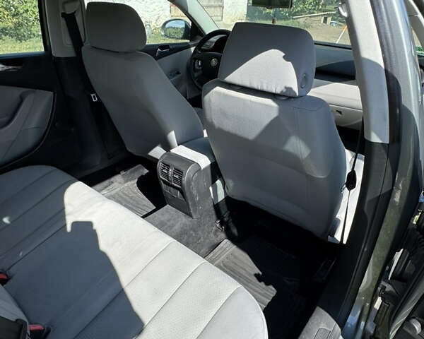 Зеленый Фольксваген Пассат, объемом двигателя 1.6 л и пробегом 194 тыс. км за 6500 $, фото 11 на Automoto.ua