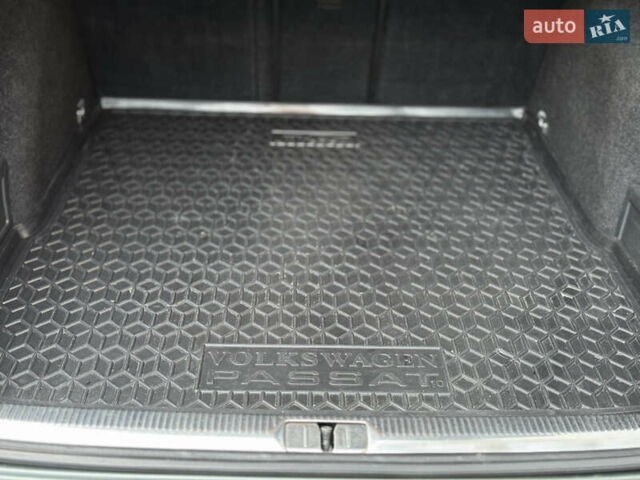 Зеленый Фольксваген Пассат, объемом двигателя 2 л и пробегом 211 тыс. км за 7500 $, фото 55 на Automoto.ua