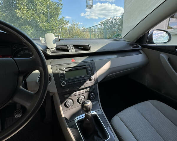 Зеленый Фольксваген Пассат, объемом двигателя 1.6 л и пробегом 194 тыс. км за 6500 $, фото 15 на Automoto.ua