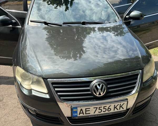 Зеленый Фольксваген Пассат, объемом двигателя 2 л и пробегом 235 тыс. км за 6000 $, фото 7 на Automoto.ua