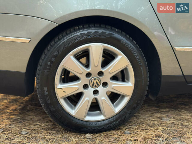 Зеленый Фольксваген Пассат, объемом двигателя 2 л и пробегом 211 тыс. км за 7500 $, фото 60 на Automoto.ua