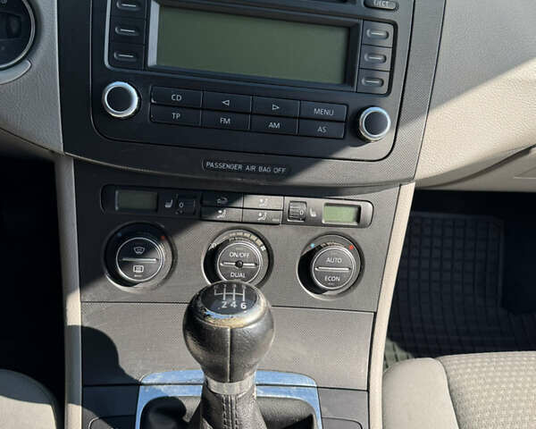 Зеленый Фольксваген Пассат, объемом двигателя 1.6 л и пробегом 194 тыс. км за 6500 $, фото 9 на Automoto.ua