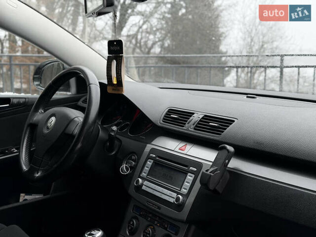 Зелений Фольксваген Пассат, об'ємом двигуна 1.6 л та пробігом 238 тис. км за 3999 $, фото 22 на Automoto.ua