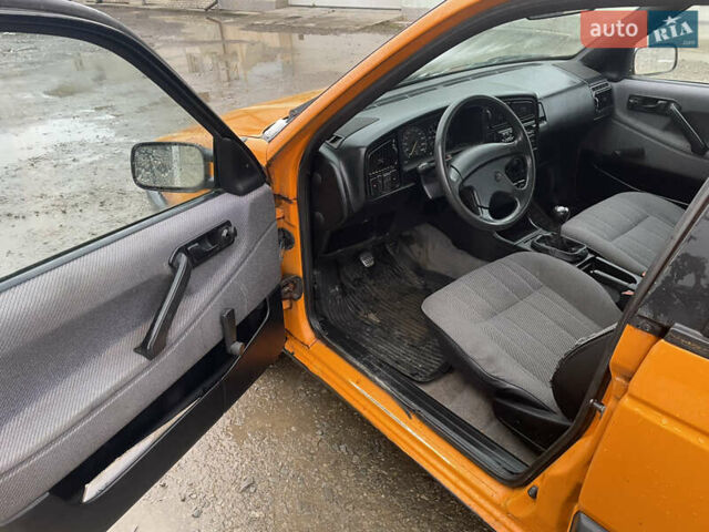 Помаранчевий Фольксваген Пассат, об'ємом двигуна 1.6 л та пробігом 288 тис. км за 1499 $, фото 30 на Automoto.ua