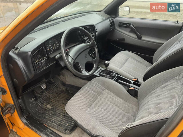 Помаранчевий Фольксваген Пассат, об'ємом двигуна 1.6 л та пробігом 288 тис. км за 1499 $, фото 12 на Automoto.ua
