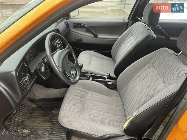 Помаранчевий Фольксваген Пассат, об'ємом двигуна 1.6 л та пробігом 288 тис. км за 1499 $, фото 14 на Automoto.ua