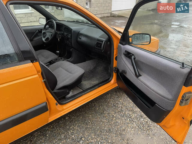 Помаранчевий Фольксваген Пассат, об'ємом двигуна 1.6 л та пробігом 288 тис. км за 1499 $, фото 15 на Automoto.ua