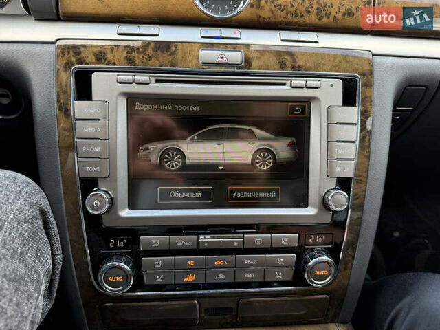 Фольксваген Фаетон 2013 в Львове на Automoto.ua Белый Фольксваген Фаетон, объемом двигателя 2.97 л и пробегом 245 тыс. км за 15950 $, фото 11 на Automoto.ua