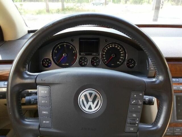 Черный Фольксваген Фаетон, объемом двигателя 3.2 л и пробегом 187 тыс. км за 10000 $, фото 4 на Automoto.ua