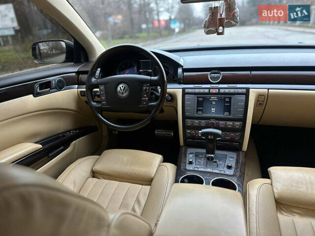 Чорний Фольксваген Фаєтон, об'ємом двигуна 5 л та пробігом 272 тис. км за 6700 $, фото 30 на Automoto.ua