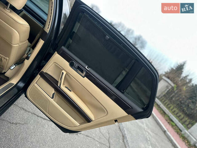 Чорний Фольксваген Фаєтон, об'ємом двигуна 5 л та пробігом 272 тис. км за 6700 $, фото 37 на Automoto.ua