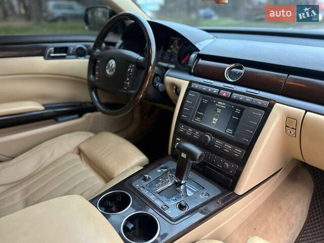 Чорний Фольксваген Фаєтон, об'ємом двигуна 5 л та пробігом 272 тис. км за 6700 $, фото 40 на Automoto.ua