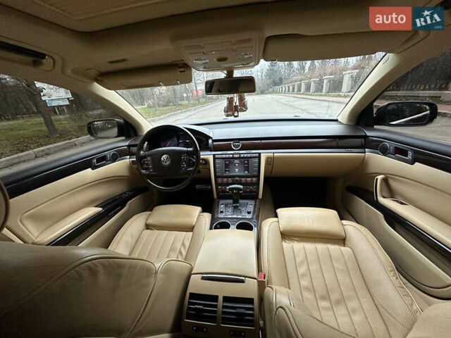 Чорний Фольксваген Фаєтон, об'ємом двигуна 5 л та пробігом 272 тис. км за 6700 $, фото 31 на Automoto.ua