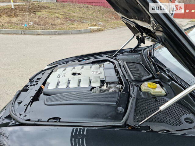 Черный Фольксваген Фаетон, объемом двигателя 5 л и пробегом 176 тыс. км за 7777 $, фото 130 на Automoto.ua