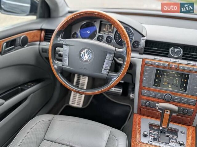 Черный Фольксваген Фаетон, объемом двигателя 3 л и пробегом 295 тыс. км за 6999 $, фото 8 на Automoto.ua