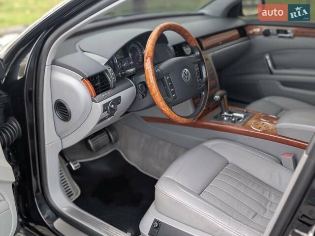 Черный Фольксваген Фаетон, объемом двигателя 3 л и пробегом 295 тыс. км за 6999 $, фото 9 на Automoto.ua