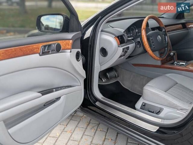 Черный Фольксваген Фаетон, объемом двигателя 3 л и пробегом 295 тыс. км за 6999 $, фото 11 на Automoto.ua