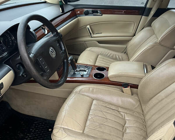 Черный Фольксваген Фаетон, объемом двигателя 3 л и пробегом 260 тыс. км за 7700 $, фото 15 на Automoto.ua