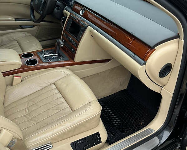 Черный Фольксваген Фаетон, объемом двигателя 3 л и пробегом 260 тыс. км за 7700 $, фото 14 на Automoto.ua