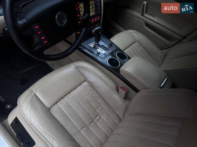 Черный Фольксваген Фаетон, объемом двигателя 3 л и пробегом 247 тыс. км за 6900 $, фото 10 на Automoto.ua