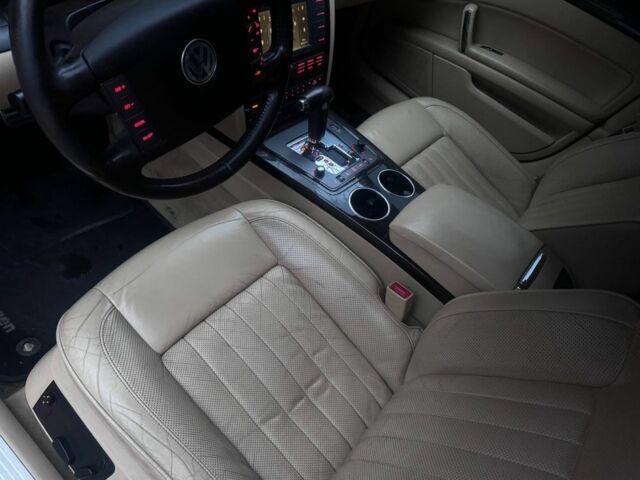 Черный Фольксваген Фаетон, объемом двигателя 3 л и пробегом 247 тыс. км за 6900 $, фото 10 на Automoto.ua