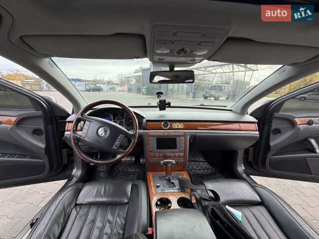 Черный Фольксваген Фаетон, объемом двигателя 2.97 л и пробегом 220 тыс. км за 10800 $, фото 6 на Automoto.ua