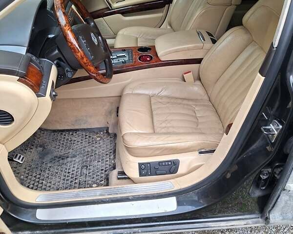 Черный Фольксваген Фаетон, объемом двигателя 4.17 л и пробегом 206 тыс. км за 7000 $, фото 7 на Automoto.ua