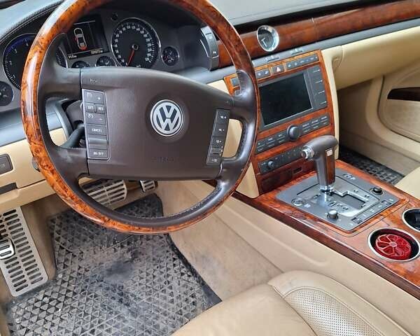 Черный Фольксваген Фаетон, объемом двигателя 4.17 л и пробегом 206 тыс. км за 7000 $, фото 5 на Automoto.ua
