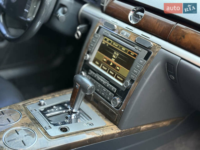 Черный Фольксваген Фаетон, объемом двигателя 2.97 л и пробегом 285 тыс. км за 9500 $, фото 13 на Automoto.ua