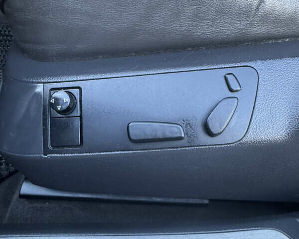 Черный Фольксваген Фаетон, объемом двигателя 2.97 л и пробегом 335 тыс. км за 7650 $, фото 31 на Automoto.ua