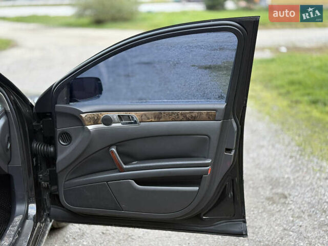 Черный Фольксваген Фаетон, объемом двигателя 2.97 л и пробегом 285 тыс. км за 9500 $, фото 12 на Automoto.ua