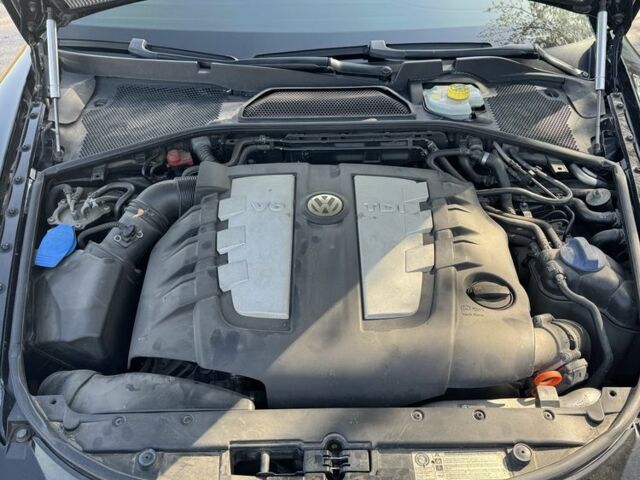 Черный Фольксваген Фаетон, объемом двигателя 3 л и пробегом 300 тыс. км за 13000 $, фото 9 на Automoto.ua