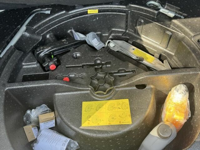 Черный Фольксваген Фаетон, объемом двигателя 3 л и пробегом 300 тыс. км за 13000 $, фото 10 на Automoto.ua