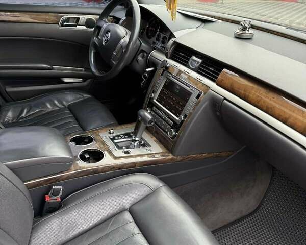 Чорний Фольксваген Фаєтон, об'ємом двигуна 2.97 л та пробігом 226 тис. км за 13000 $, фото 17 на Automoto.ua