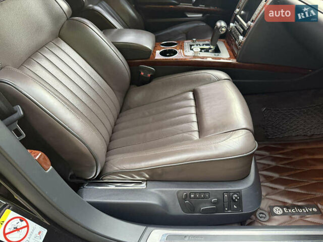 Чорний Фольксваген Фаєтон, об'ємом двигуна 2.97 л та пробігом 262 тис. км за 15950 $, фото 8 на Automoto.ua