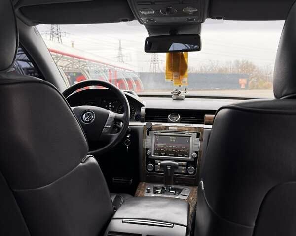 Чорний Фольксваген Фаєтон, об'ємом двигуна 2.97 л та пробігом 226 тис. км за 13000 $, фото 23 на Automoto.ua