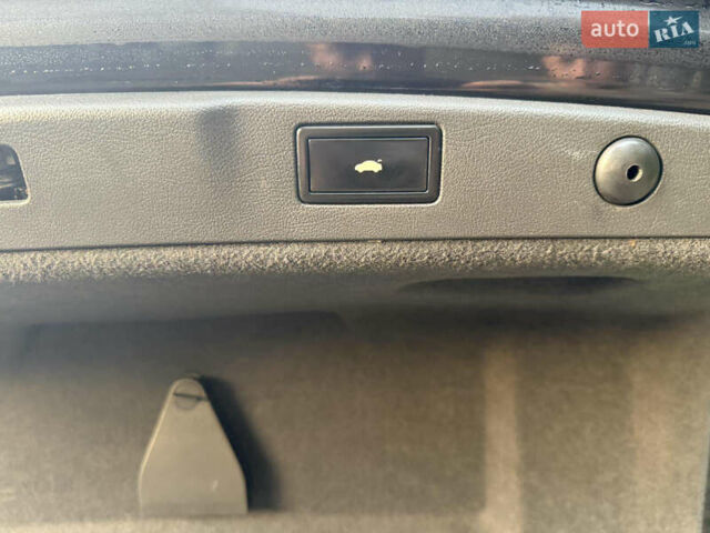 Чорний Фольксваген Фаєтон, об'ємом двигуна 2.97 л та пробігом 262 тис. км за 15950 $, фото 23 на Automoto.ua