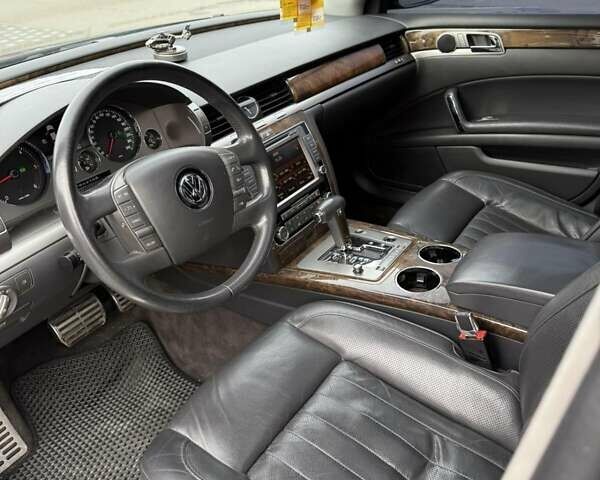 Чорний Фольксваген Фаєтон, об'ємом двигуна 2.97 л та пробігом 226 тис. км за 13000 $, фото 2 на Automoto.ua