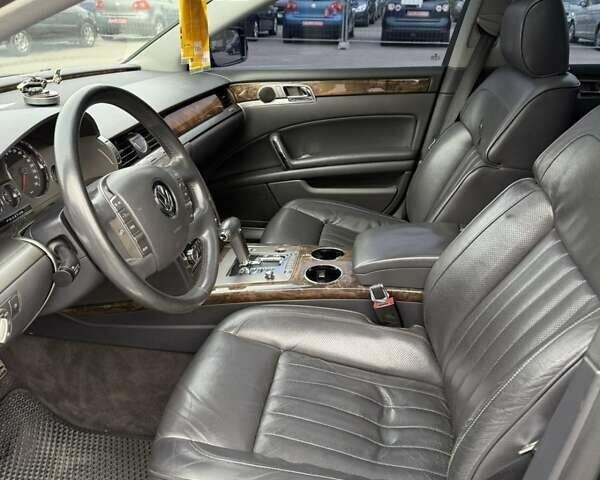 Чорний Фольксваген Фаєтон, об'ємом двигуна 2.97 л та пробігом 226 тис. км за 13000 $, фото 10 на Automoto.ua