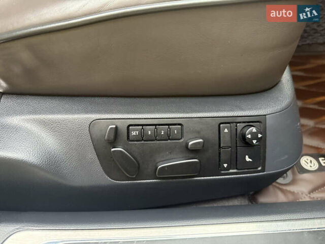 Чорний Фольксваген Фаєтон, об'ємом двигуна 2.97 л та пробігом 262 тис. км за 15950 $, фото 9 на Automoto.ua