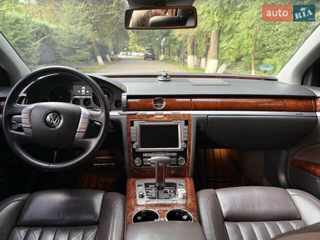 Чорний Фольксваген Фаєтон, об'ємом двигуна 2.97 л та пробігом 262 тис. км за 15950 $, фото 20 на Automoto.ua