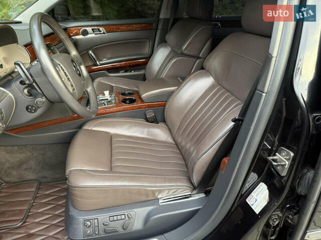 Чорний Фольксваген Фаєтон, об'ємом двигуна 2.97 л та пробігом 262 тис. км за 15950 $, фото 18 на Automoto.ua