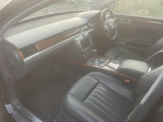 Черный Фольксваген Фаетон, объемом двигателя 3 л и пробегом 235 тыс. км за 5500 $, фото 6 на Automoto.ua