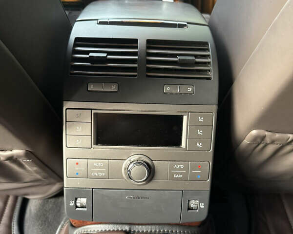 Чорний Фольксваген Фаєтон, об'ємом двигуна 2.97 л та пробігом 262 тис. км за 15950 $, фото 14 на Automoto.ua