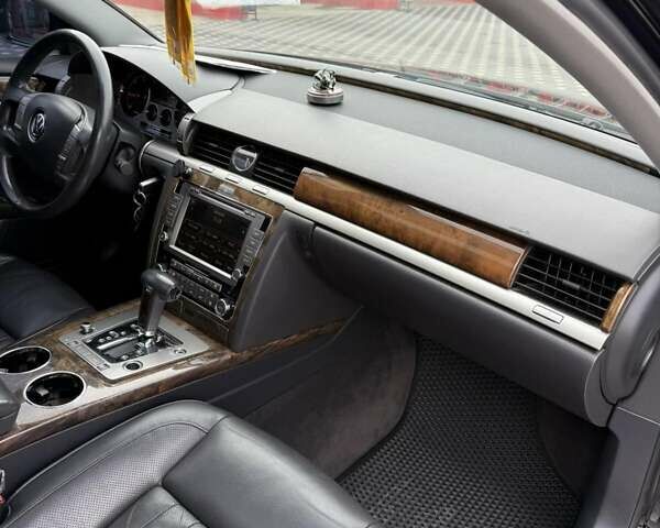 Чорний Фольксваген Фаєтон, об'ємом двигуна 2.97 л та пробігом 226 тис. км за 13000 $, фото 24 на Automoto.ua