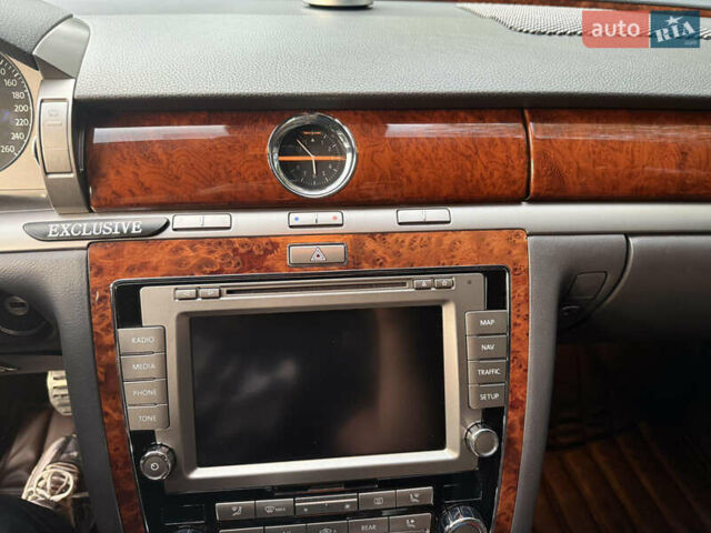 Чорний Фольксваген Фаєтон, об'ємом двигуна 2.97 л та пробігом 262 тис. км за 15950 $, фото 17 на Automoto.ua