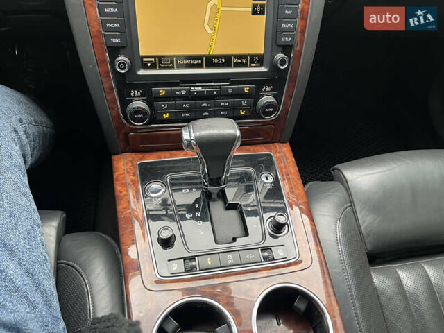 Черный Фольксваген Фаетон, объемом двигателя 2.97 л и пробегом 295 тыс. км за 17950 $, фото 64 на Automoto.ua